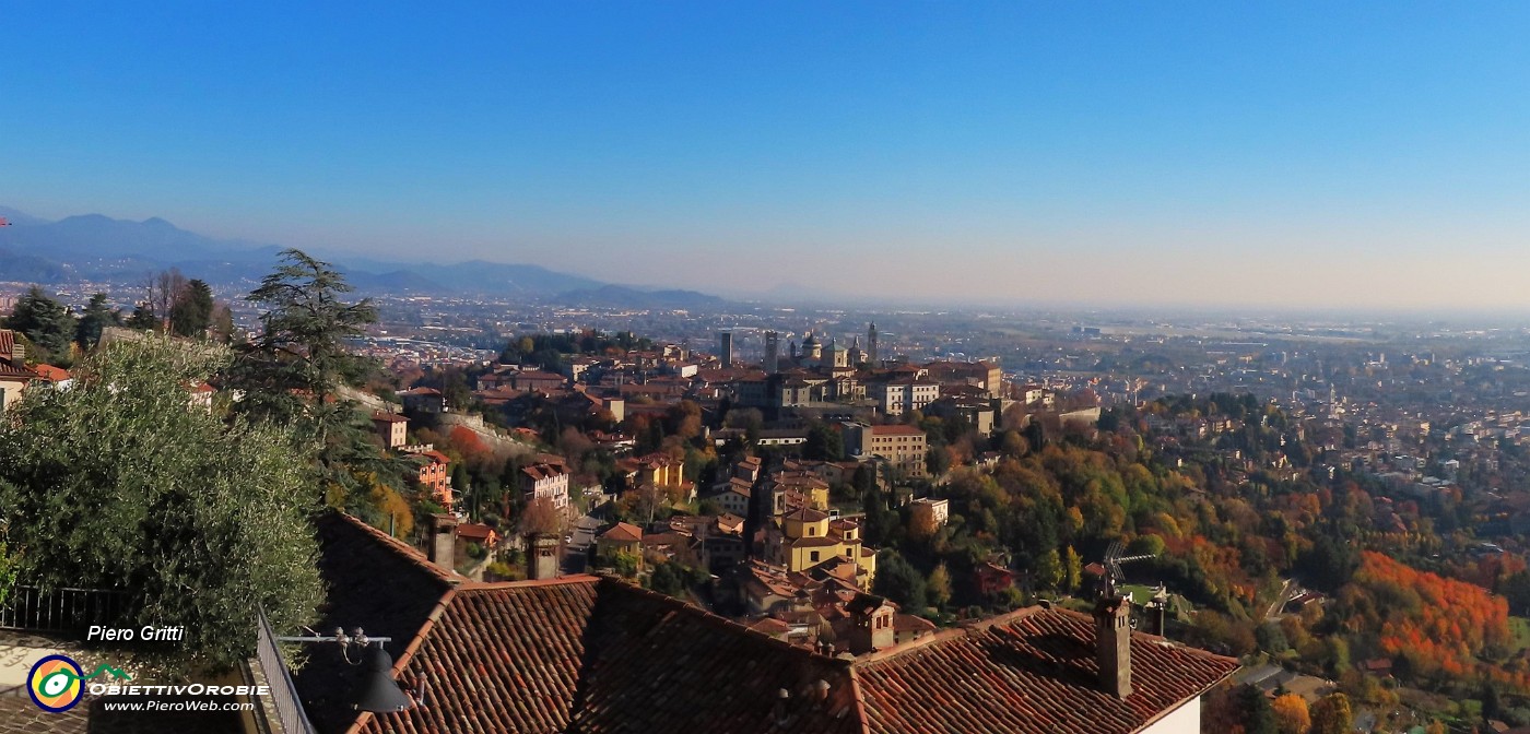 31 Da San Vigilio-funicolare splendida vista su Citta Alta e bassa.jpg